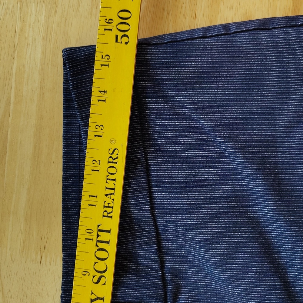 π 89th & Madison Pinstripe Bermuda Stretchy Pull-On Shorts. Size L - Picture 4 of 10